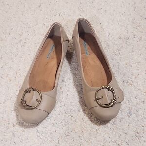 Baretraps Beige Women Shoes with Buckle 6.5